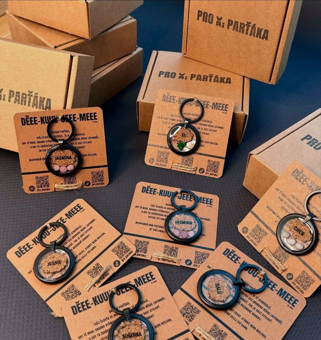 A jak se lesknou 🥹💫 #propartaka #psiznamky #znamkysqrkodem #znamkypropsy #znamkyprepsov #znamkyprepsikov...